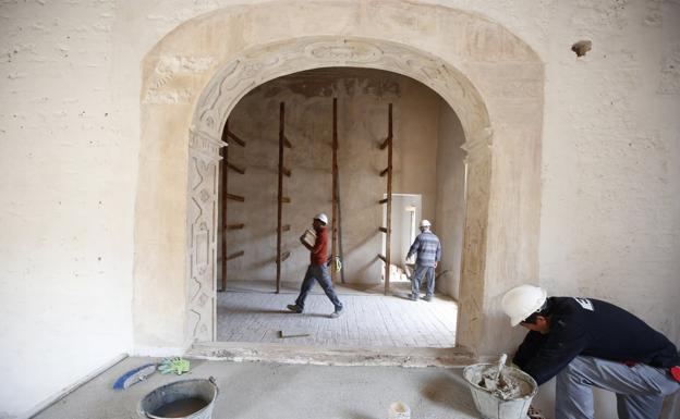 Arco de entrada a una pequeña capilla, que será reconstruida. 