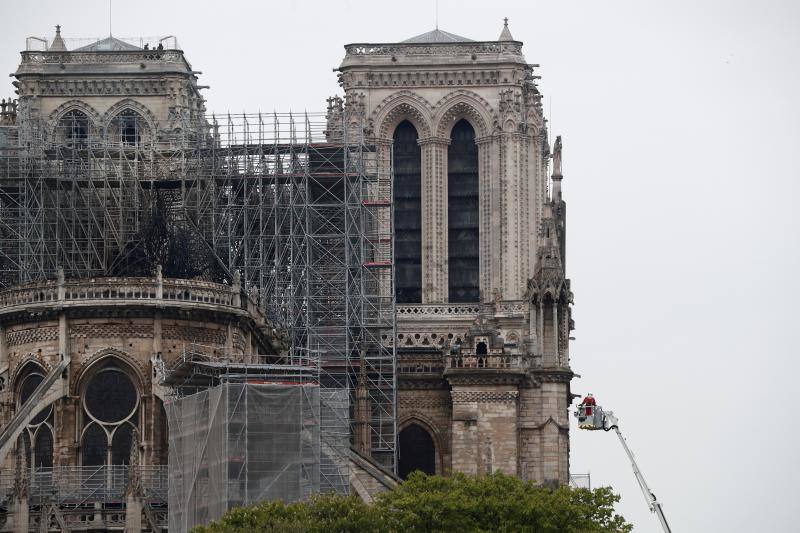 Dos tercios de la techumbre de la catedral de París se han quemado con el incendio del 15 de abril de 2019