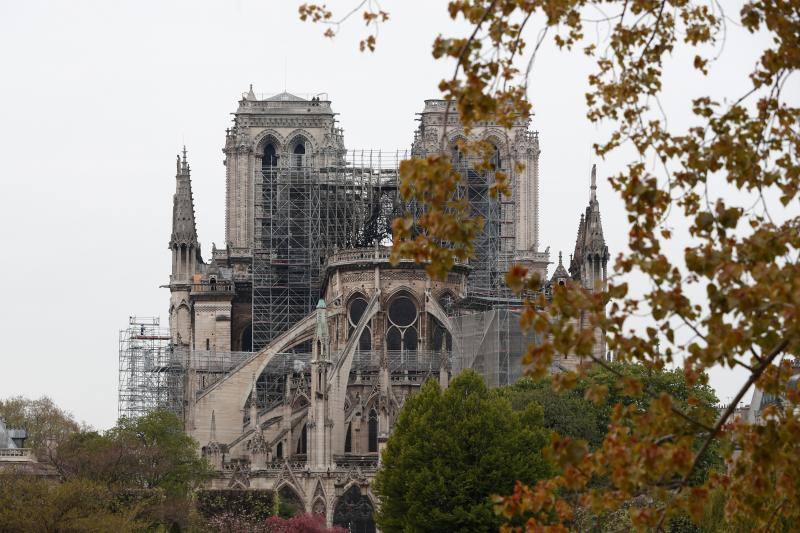 Dos tercios de la techumbre de la catedral de París se han quemado con el incendio del 15 de abril de 2019