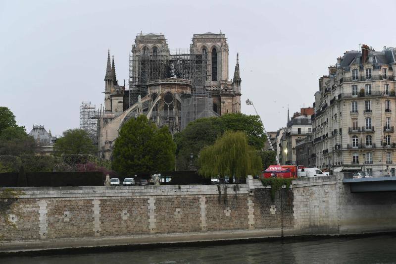 Dos tercios de la techumbre de la catedral de París se han quemado con el incendio del 15 de abril de 2019