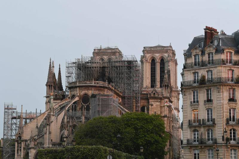 Dos tercios de la techumbre de la catedral de París se han quemado con el incendio del 15 de abril de 2019