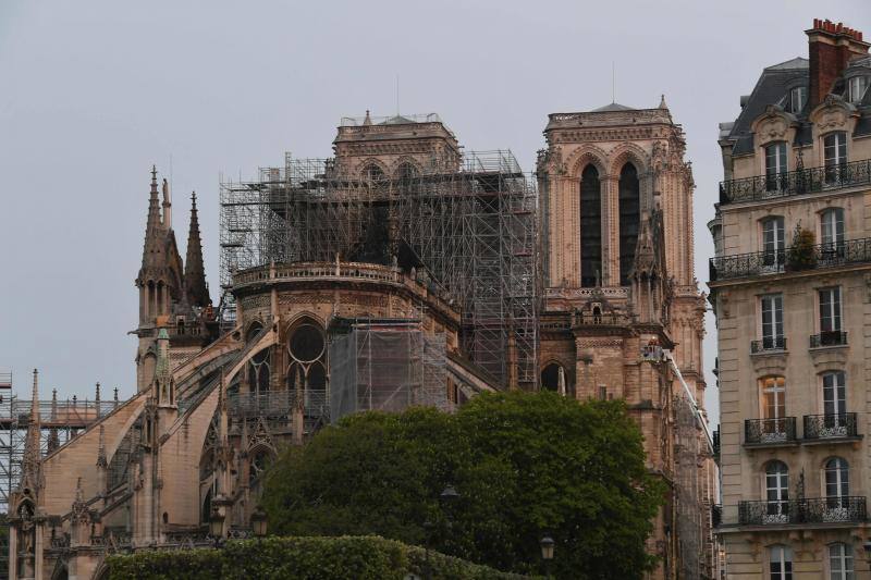 Dos tercios de la techumbre de la catedral de París se han quemado con el incendio del 15 de abril de 2019