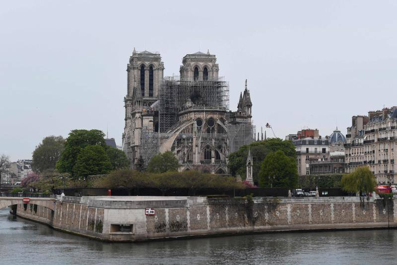 Dos tercios de la techumbre de la catedral de París se han quemado con el incendio del 15 de abril de 2019