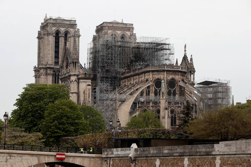 Dos tercios de la techumbre de la catedral de París se han quemado con el incendio del 15 de abril de 2019