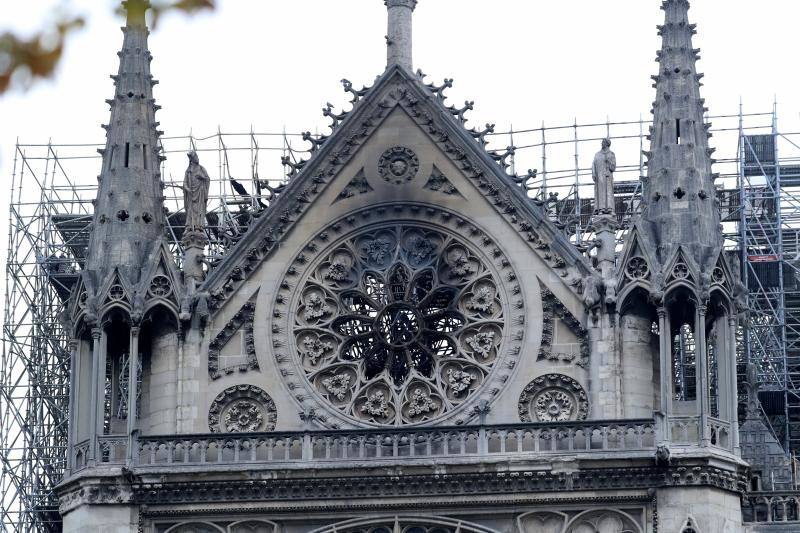 Dos tercios de la techumbre de la catedral de París se han quemado con el incendio del 15 de abril de 2019