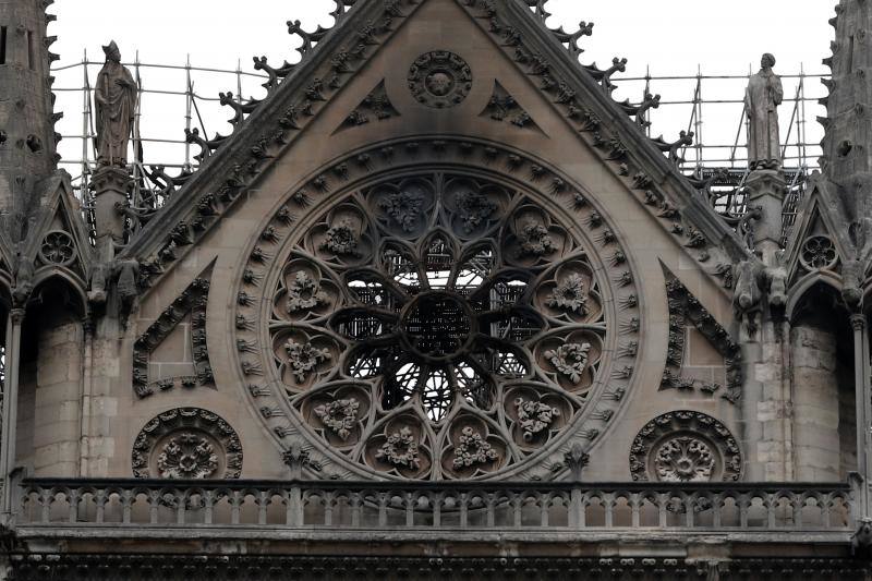 Dos tercios de la techumbre de la catedral de París se han quemado con el  incendio de Notre Dame  del 15 de abril de 2019