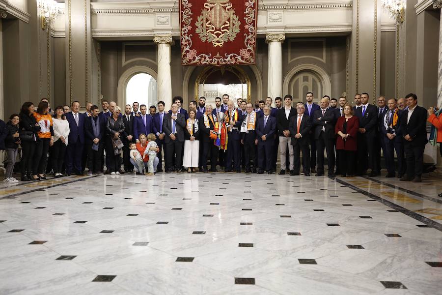 Fotos: El Valencia Basket celebra junto a la afición la victoria de la Eurocup