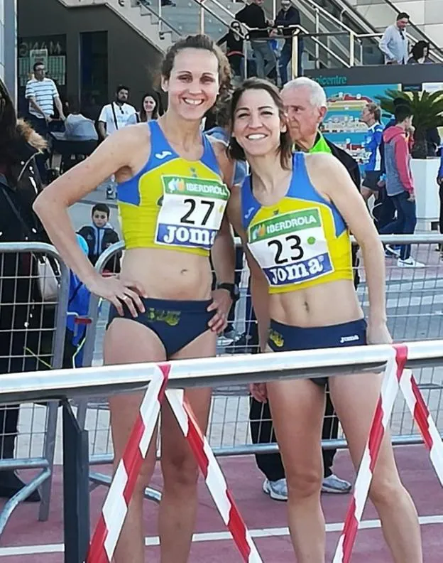 Las atletas del CA Safor Pilar Rubio y Marian Ruiz en el Campeonato de España de Milla en Ruta. 