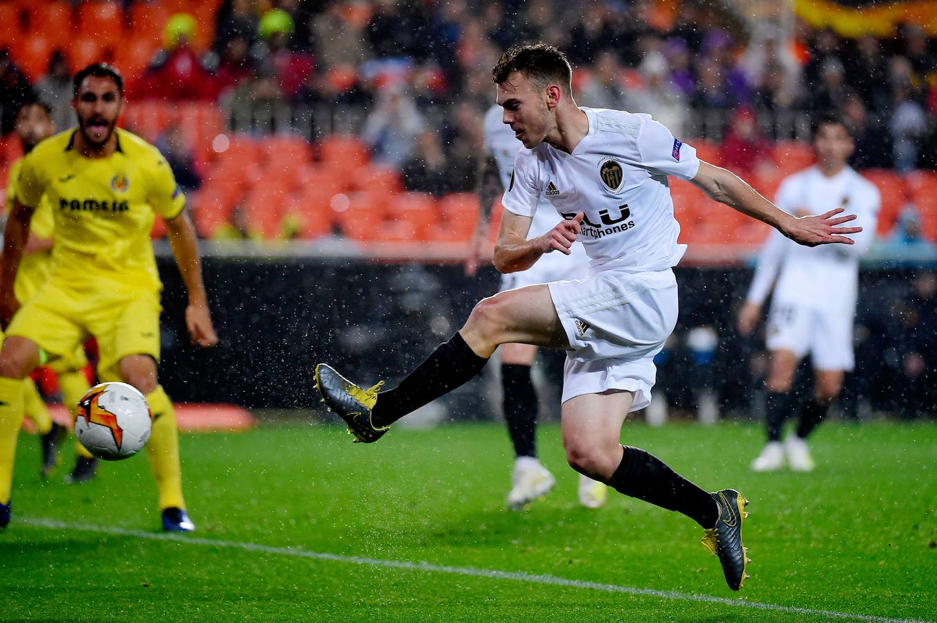 El Valencia CF jugará las semifinales de la Europa League 2018-2019 ante el Arsen de Unai Emery. El equipo de Marcelino superó en la vuelta en Mestalla por 2-0 al Villarreal, en unos cuartos de final encarrilados con el 1-3 de la ida.