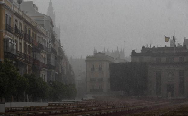 Lluvia de granizos en la plaza de San Francisco de Sevilla. 