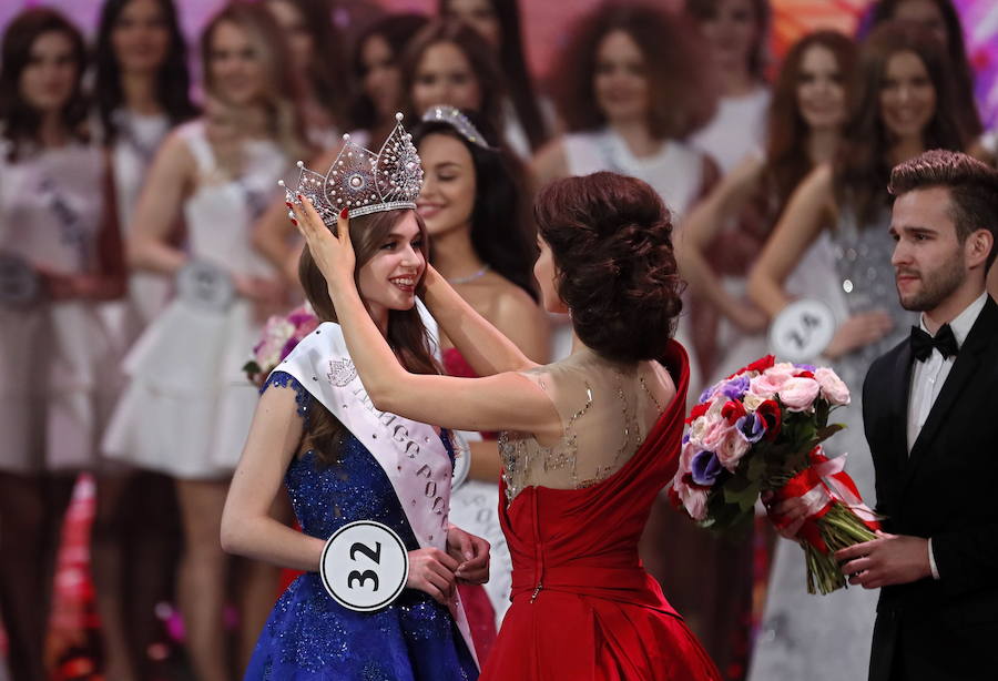 Alina Sanko ha sido elegida Miss Rusia 2019 en la final del concurso en Moscú, celebrado el día 13 de abril. Alina representará a Rusia en las competiciones de Miss Mundo 2019 y Miss Universo 2019. Alina tiene 20 años, estudia arquitectura y es originaria de la ciudad de Azov. La joven ha sido galardonada con una corona de oro blanco adornada con piedras preciosas y un premio de tres millones de rublos (más de 46.000 dólares). 