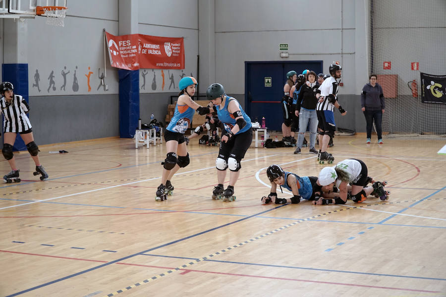 Valencia acoge este fin de semana (sábado y domingo) el mayor torneo de roller derby de España, un deporte femenino de patinaje de contacto. El Polideportivo de la Malvarrosa es el escenario de este espectacular evento. Las Rayo Dockers, el primer equipo de Valencia, se enfrentan a dos rivales internacionales: las Vienna Beasts (Austria) y las Atomium Kittens (Bélgica), para disputarse el ascenso en la clasificación europea. Además, el equipo B de la ciudad, las Rayo B-Lockers, en el que debutarán nuevas jugadoras, competirá contra las Rock 'n' Roller (Murcia) y las asturianas de La Güestia. La asistencia al evento es gratuita.