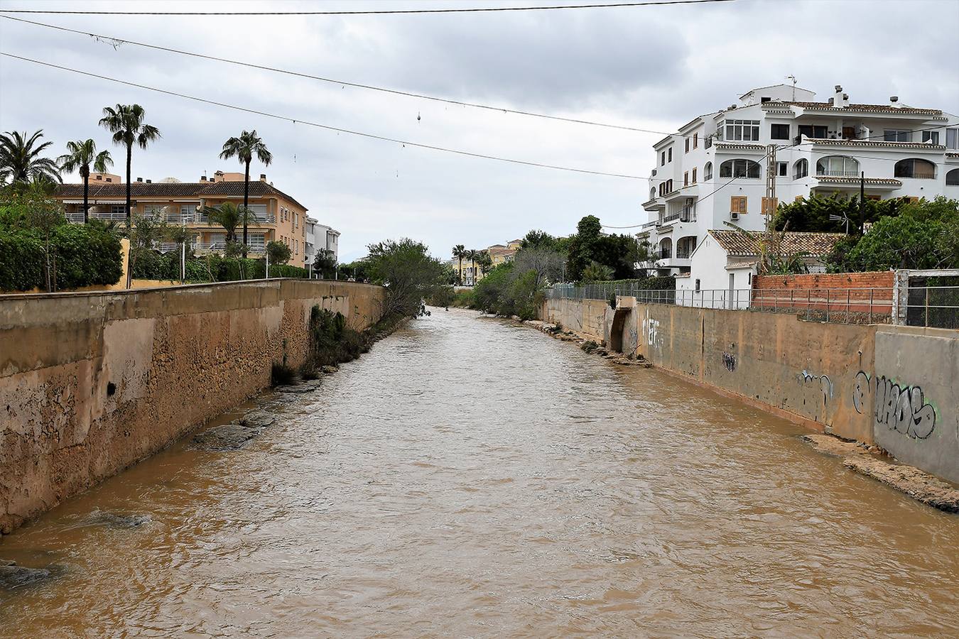 El temporal de lluvia y viento en la Comunitat Valenciana de esta Semana Santa ha finalizado este lunes por la tarde tras dejar registros históricos de lluvia, como los 302 litros por metro cuadrado en solo 24 horas en Xàbia / Jávea (Alicante)