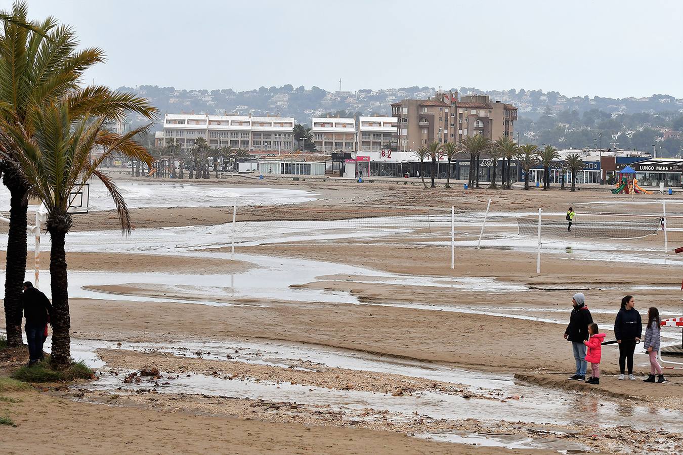 El temporal de lluvia y viento en la Comunitat Valenciana de esta Semana Santa ha finalizado este lunes por la tarde tras dejar registros históricos de lluvia, como los 302 litros por metro cuadrado en solo 24 horas en Xàbia / Jávea (Alicante)