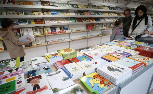 Numerosos ejemplares de libros para público infantil y juvenil. 