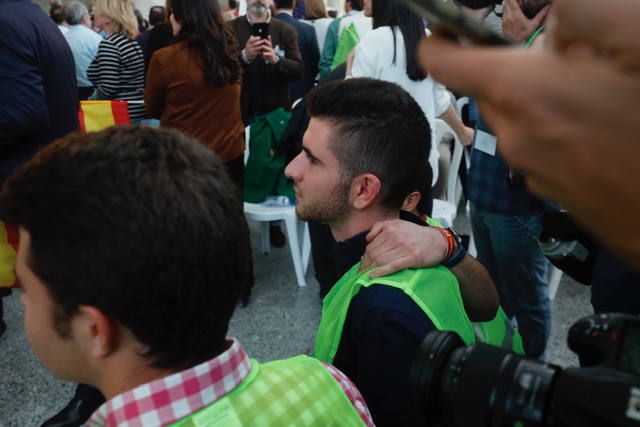 Miles de personas se dan cita en el Museo Príncipe Felipe para asistir al mitin de Vox con Santiago Abascal.