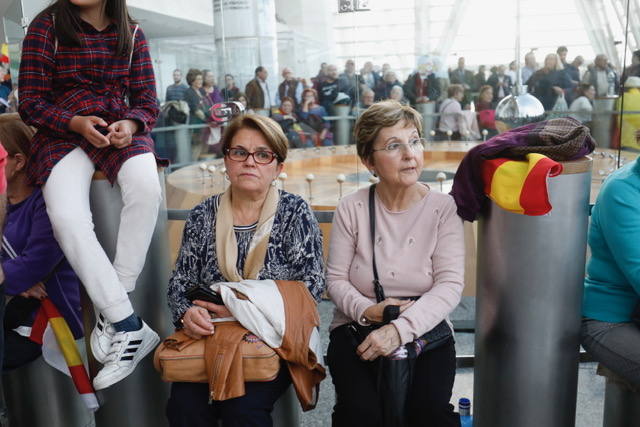 Miles de personas se dan cita en el Museo Príncipe Felipe para asistir al mitin de Vox con Santiago Abascal.