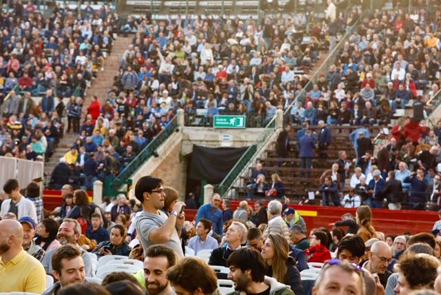 Fotos: Mark Knopfler suena en la plaza de toros Valencia