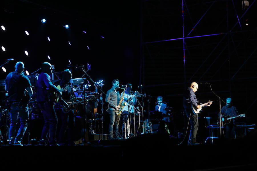 Fotos: Mark Knopfler suena en la plaza de toros Valencia