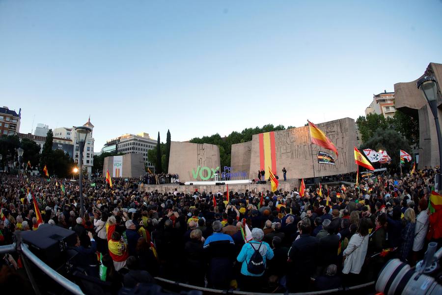 Fotos: Mitin de Vox en la plaza de Colón de Madrid