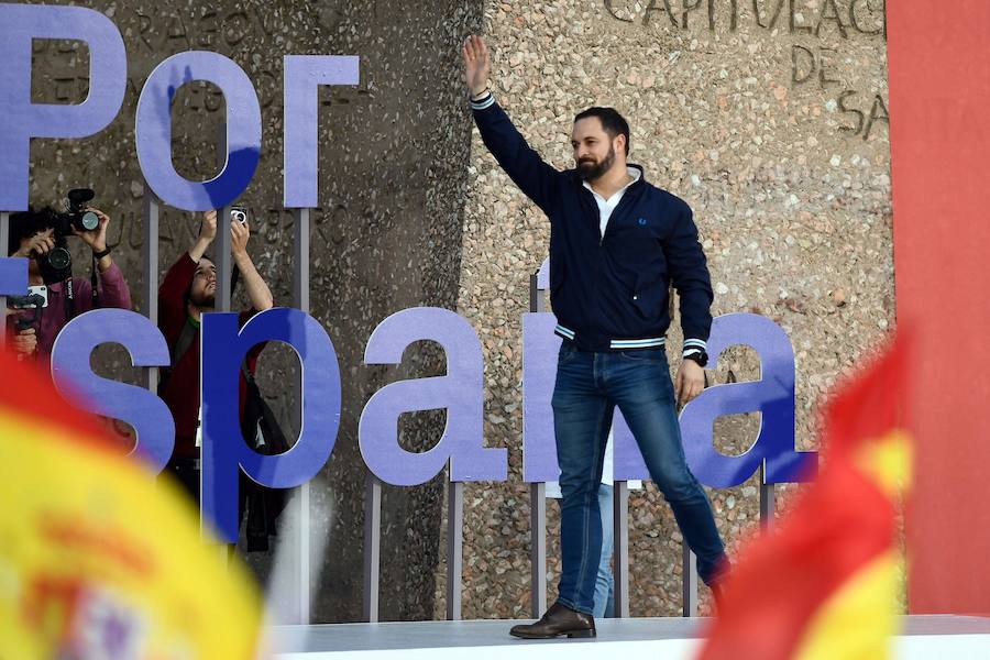 Fotos: Mitin de Vox en la plaza de Colón de Madrid