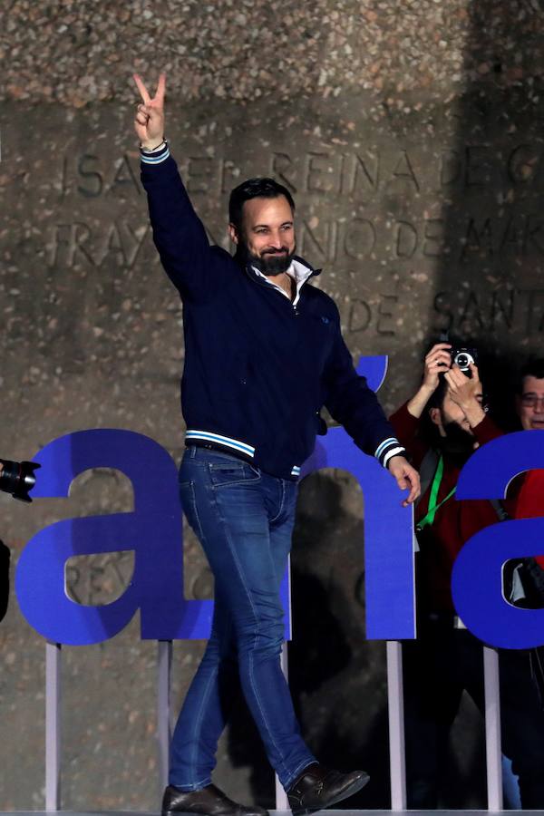 Fotos: Mitin de Vox en la plaza de Colón de Madrid