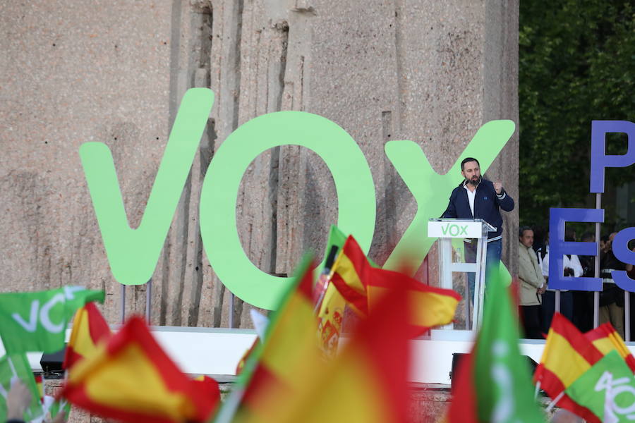 Fotos: Mitin de Vox en la plaza de Colón de Madrid