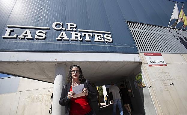 Virginia, a la salida de su colegio electoral, después de ejercer su derecho al voto. 