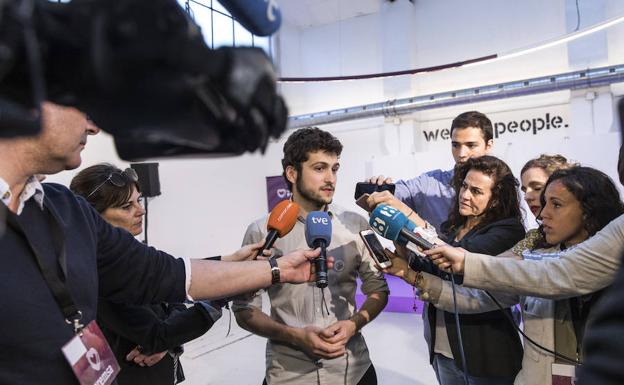 Estañ, en la sede de Unidas Podemos.