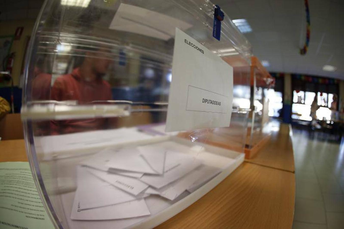 Fotos de la jornada electoral, candidatos y anécdotas en las votaciones de las elecciones generales 28A