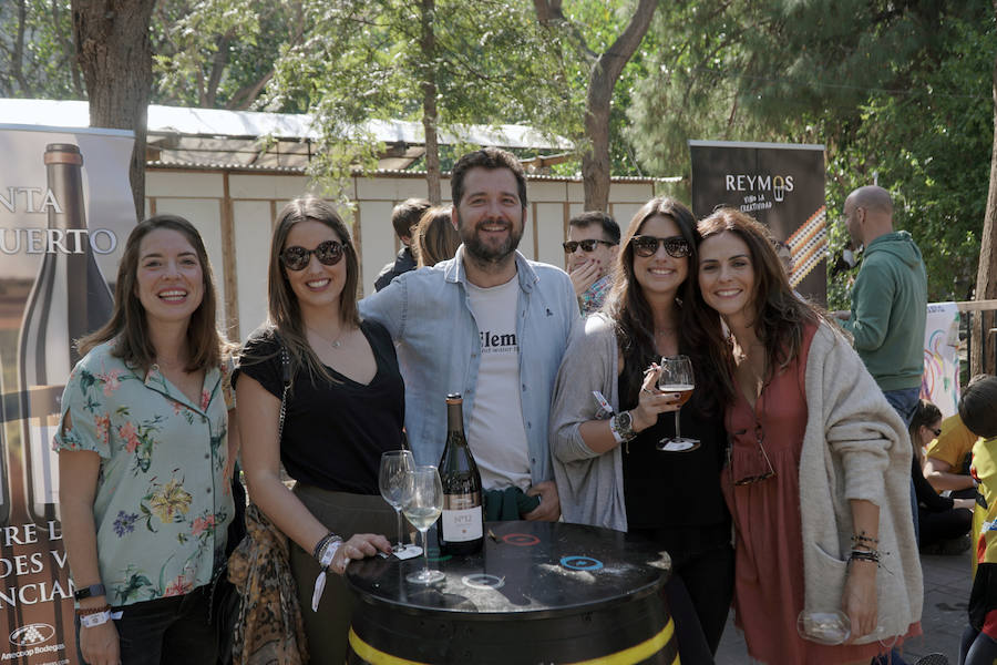 Los valencianos siguen disfrutando de los mejores vinos y productos gastronómicos en el Jardín del Turia, con la Mostra de Proava, que estará disponible hasta hasta el próximo lunes 29 de abril, entre los puentes de Exposición y las Flores.