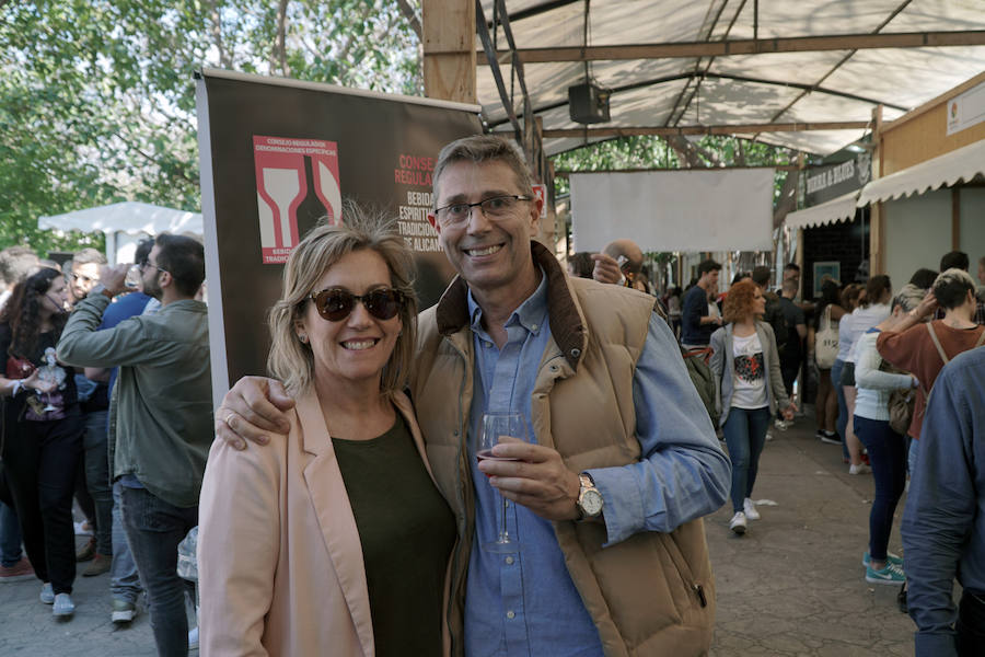 Los valencianos siguen disfrutando de los mejores vinos y productos gastronómicos en el Jardín del Turia, con la Mostra de Proava, que estará disponible hasta hasta el próximo lunes 29 de abril, entre los puentes de Exposición y las Flores.