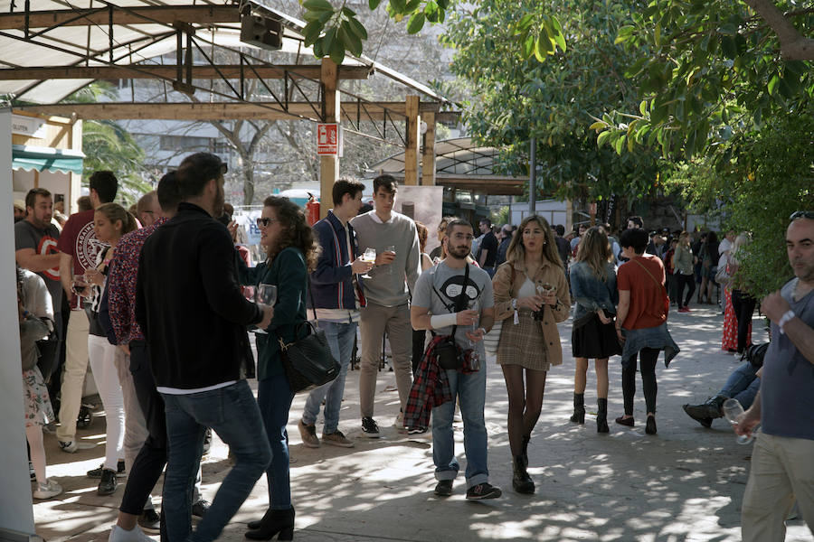 Los valencianos siguen disfrutando de los mejores vinos y productos gastronómicos en el Jardín del Turia, con la Mostra de Proava, que estará disponible hasta hasta el próximo lunes 29 de abril, entre los puentes de Exposición y las Flores.