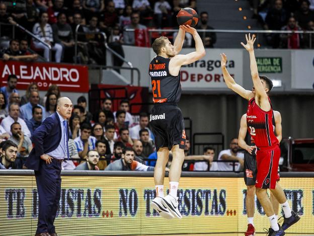 Matt Thomas lanza el sábado ante Alocén el partido de Zaragoza. 