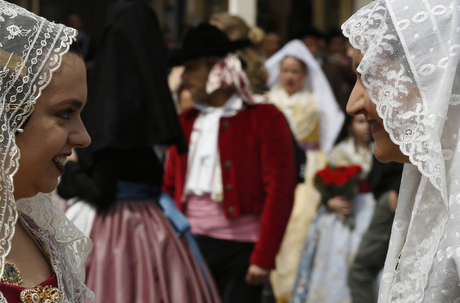 Valencia vive hoy el día grande en homenaje a su patrón, San Vicente Ferrer, de quien este año se cumplen 600 de su muerte en Vannes en 1419. Los actos han comenzado a primera hora de la mañana con una misa en la catedral mientras que a las 12 horas se ha celebrado una procesión por el centro de la ciudad en la que han participado los miembros de los altares que participan en el concurso de milacres de Lo Rat Penat. A las 19 horas hay programada la solemne procesión, que sacará a la imagen del santo por Ciutat Vella desde la catedral. 