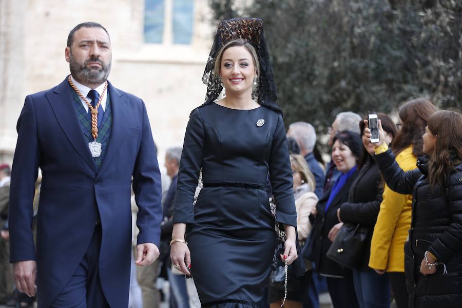 Valencia vive hoy el día grande en homenaje a su patrón, San Vicente Ferrer, de quien este año se cumplen 600 de su muerte en Vannes en 1419. Los actos han comenzado a primera hora de la mañana con una misa en la catedral mientras que a las 12 horas se ha celebrado una procesión por el centro de la ciudad en la que han participado los miembros de los altares que participan en el concurso de milacres de Lo Rat Penat. A las 19 horas hay programada la solemne procesión, que sacará a la imagen del santo por Ciutat Vella desde la catedral. 