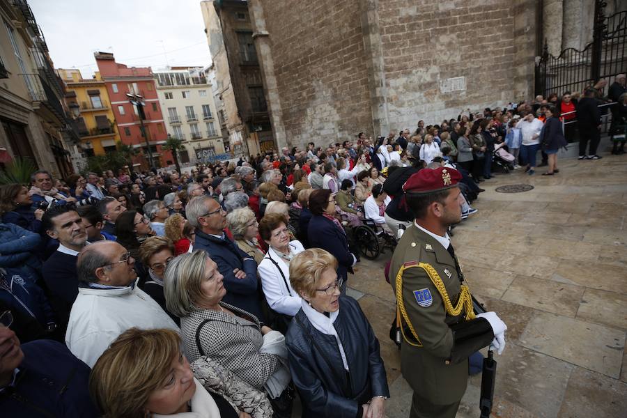 Valencia vive hoy el día grande en homenaje a su patrón, San Vicente Ferrer, de quien este año se cumplen 600 de su muerte en Vannes en 1419. Los actos han comenzado a primera hora de la mañana con una misa en la catedral mientras que a las 12 horas se ha celebrado una procesión por el centro de la ciudad en la que han participado los miembros de los altares que participan en el concurso de milacres de Lo Rat Penat. A las 19 horas hay programada la solemne procesión, que sacará a la imagen del santo por Ciutat Vella desde la catedral. 