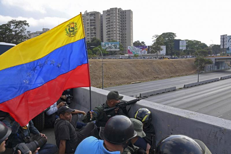 Los opositores Guaidó y Leopoldo López lideran el golpe contra Maduro 