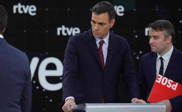 Iván Redondo (d), junto a Pedro Sánchez. 