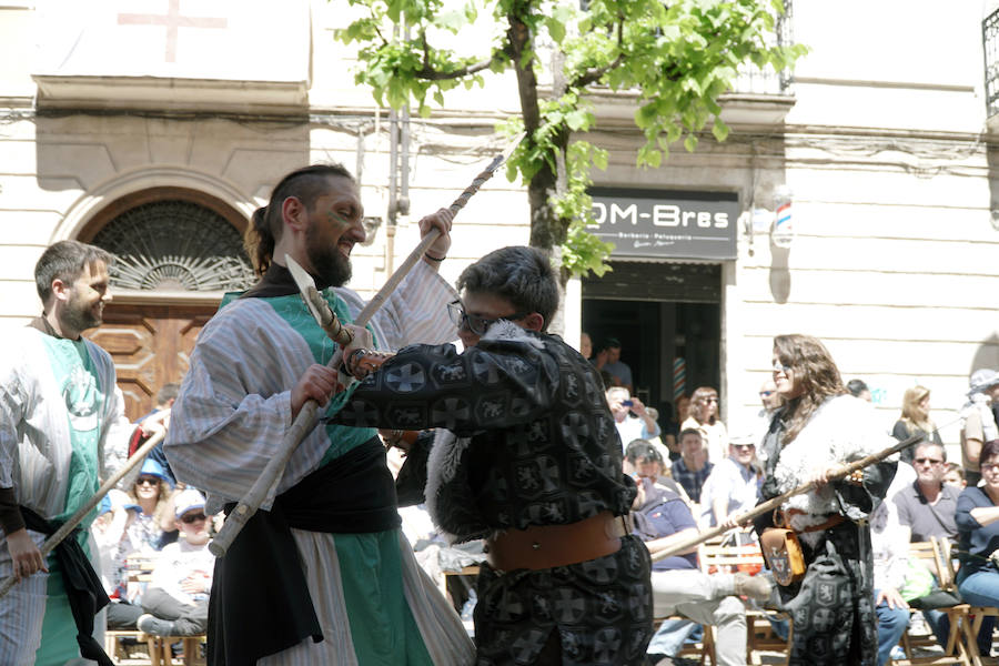 Las Fiestas de Moros y Cristianos en honor a San Jorge están declaradas de Interés Turístico Internacional desde 1980, y consideradas como la cuna de cuantas se celebran a lo largo y ancho de la Comunidad Valenciana. Conmemoran los hechos históricos que tuvieron lugar en 1276, relacionados con las sublevaciones de los musulmanes que habitaban la zona y que dieron origen al patronazgo de San Jorge, al que la tradición atribuye su intervención en defensa de los nuevos pobladores, con ocasión del ataque que sufrieron y en cuya batalla murió el caudillo Al-Azraq.