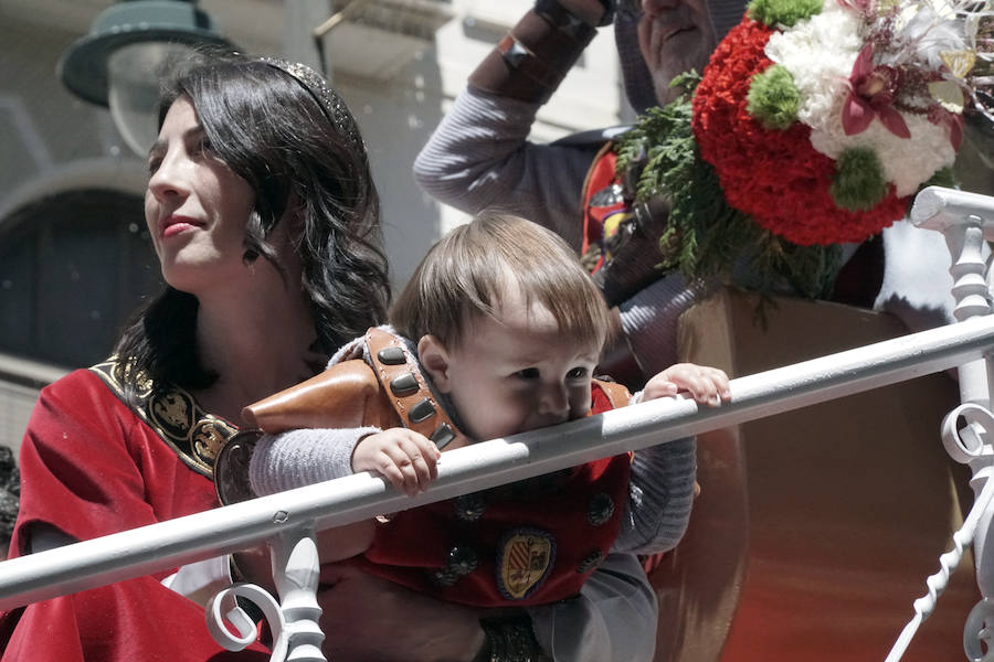 Las Fiestas de Moros y Cristianos en honor a San Jorge están declaradas de Interés Turístico Internacional desde 1980, y consideradas como la cuna de cuantas se celebran a lo largo y ancho de la Comunidad Valenciana. Conmemoran los hechos históricos que tuvieron lugar en 1276, relacionados con las sublevaciones de los musulmanes que habitaban la zona y que dieron origen al patronazgo de San Jorge, al que la tradición atribuye su intervención en defensa de los nuevos pobladores, con ocasión del ataque que sufrieron y en cuya batalla murió el caudillo Al-Azraq.