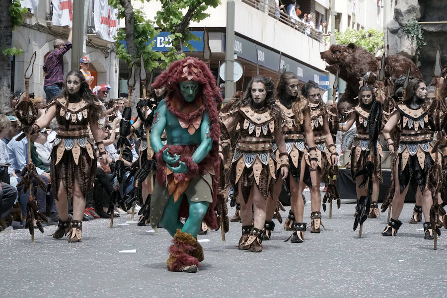 Las Fiestas de Moros y Cristianos en honor a San Jorge están declaradas de Interés Turístico Internacional desde 1980, y consideradas como la cuna de cuantas se celebran a lo largo y ancho de la Comunidad Valenciana. Conmemoran los hechos históricos que tuvieron lugar en 1276, relacionados con las sublevaciones de los musulmanes que habitaban la zona y que dieron origen al patronazgo de San Jorge, al que la tradición atribuye su intervención en defensa de los nuevos pobladores, con ocasión del ataque que sufrieron y en cuya batalla murió el caudillo Al-Azraq.