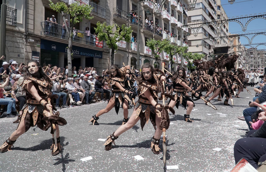 Las Fiestas de Moros y Cristianos en honor a San Jorge están declaradas de Interés Turístico Internacional desde 1980, y consideradas como la cuna de cuantas se celebran a lo largo y ancho de la Comunidad Valenciana. Conmemoran los hechos históricos que tuvieron lugar en 1276, relacionados con las sublevaciones de los musulmanes que habitaban la zona y que dieron origen al patronazgo de San Jorge, al que la tradición atribuye su intervención en defensa de los nuevos pobladores, con ocasión del ataque que sufrieron y en cuya batalla murió el caudillo Al-Azraq.