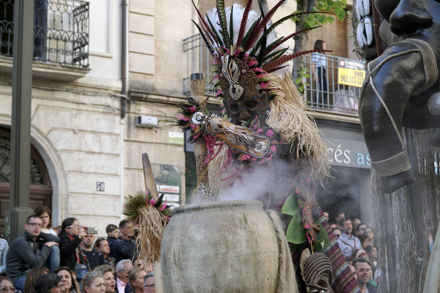 Las Fiestas de Moros y Cristianos en honor a San Jorge están declaradas de Interés Turístico Internacional desde 1980, y consideradas como la cuna de cuantas se celebran a lo largo y ancho de la Comunidad Valenciana. Conmemoran los hechos históricos que tuvieron lugar en 1276, relacionados con las sublevaciones de los musulmanes que habitaban la zona y que dieron origen al patronazgo de San Jorge, al que la tradición atribuye su intervención en defensa de los nuevos pobladores, con ocasión del ataque que sufrieron y en cuya batalla murió el caudillo Al-Azraq.