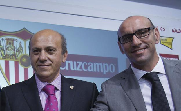 Del Nido y Monchi, sonriendo juntos, en una imagen de archivo.