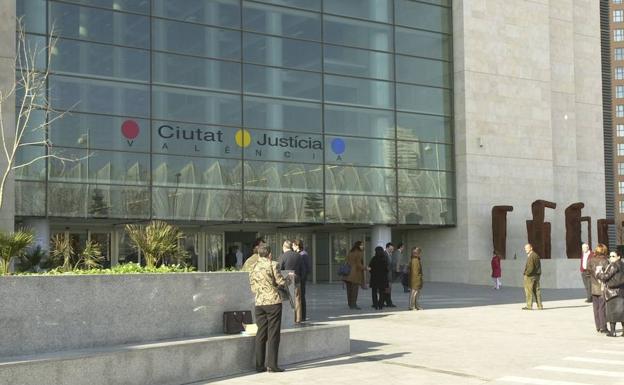 Piden 5 años de prisión para el educador de un centro de Valencia por abusar sexualmente de una menor interna