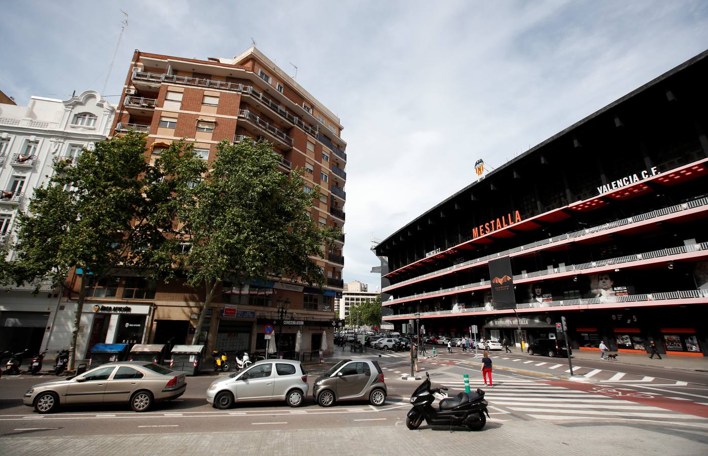 El Arsenal ha aterrizado en Valencia este miércoles y se ha entrenado esta tarde en Mestalla de cara al partido de vuelta de la semifinal de la UEFA Europa League 2018-2019. Marcelino y Gayà por un lado y Unai Emery y Petr Cech por otro han protagonizado las ruedas de prensa previas al choque.