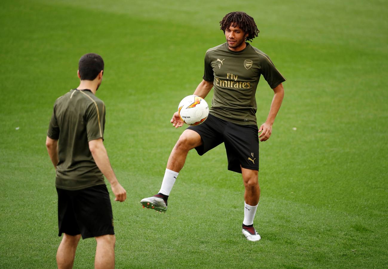 El Arsenal ha aterrizado en Valencia este miércoles y se ha entrenado esta tarde en Mestalla de cara al partido de vuelta de la semifinal de la UEFA Europa League 2018-2019. Marcelino y Gayà por un lado y Unai Emery y Petr Cech por otro han protagonizado las ruedas de prensa previas al choque.