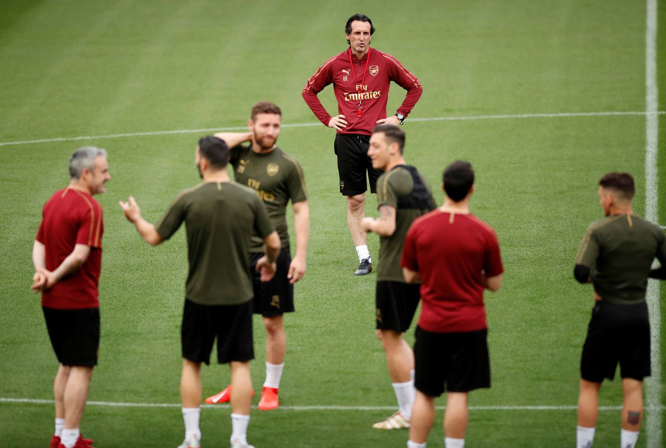 El Arsenal ha aterrizado en Valencia este miércoles y se ha entrenado esta tarde en Mestalla de cara al partido de vuelta de la semifinal de la UEFA Europa League 2018-2019. Marcelino y Gayà por un lado y Unai Emery y Petr Cech por otro han protagonizado las ruedas de prensa previas al choque.