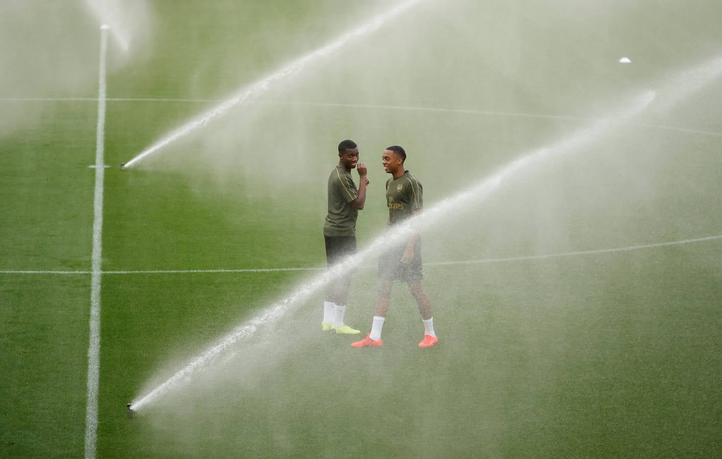 El Arsenal ha aterrizado en Valencia este miércoles y se ha entrenado esta tarde en Mestalla de cara al partido de vuelta de la semifinal de la UEFA Europa League 2018-2019. Marcelino y Gayà por un lado y Unai Emery y Petr Cech por otro han protagonizado las ruedas de prensa previas al choque.